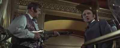 Barnabas, look!
Fraser, come here. - Captain Nemo and the Underwater City