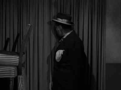 (Barney)
Okay, Sam. Come on,
no hedging on the bets. - Alfred Hitchcock Presents