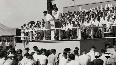 [Barrows]
Billy got up from the platform, - Billy Graham: An Extraordinary Journey