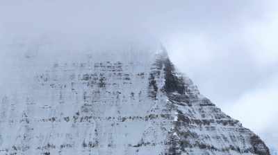 [BARRY] Moving over
the mountain unencumbered - The Alpinist