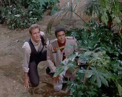 [ Barry ]
They're coming!
They're coming! - Land of the Giants