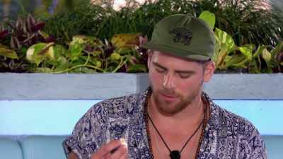 >> BASICALLY PUT CASHEL IN THE
SINGLE CATEGORY AGAIN. - Love Island