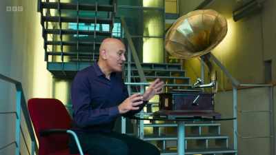 Basically, the idea was
to mimic the way the needle - Secrets of Size: Atoms to Supergalaxies