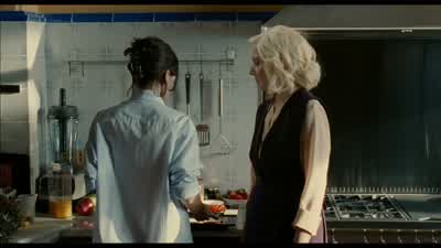 Basta con que la pongas en el torno. - The Skin I Live In