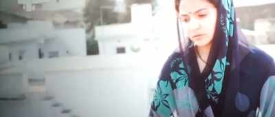Bauji, it's 9.
Shall I put on your TV serial? - Sui Dhaaga - Made in India