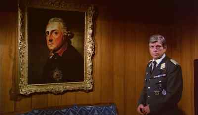 Baur, take it. l want you to have it. - The Bunker