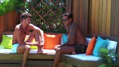 Be brutal with Kade.
Like, like... - Love Island