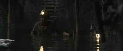 Be careful. Get inside. - Mission Raniganj