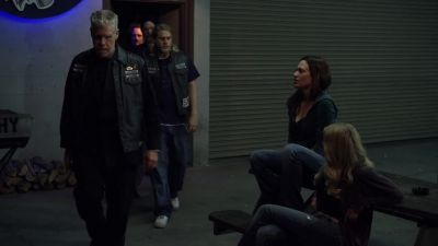 Be good to 'em, girIs.
It's been a long day. - Sons of Anarchy