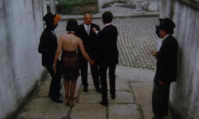 Be quiet, boys. - The Girl from Rio