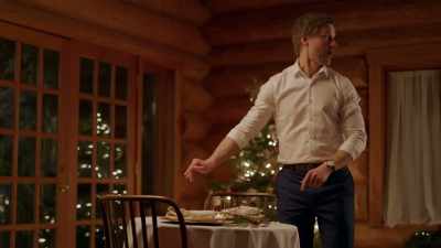 Be right there. - Creating Christmas
