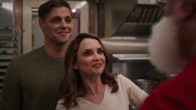 - Be yourself.
- Oh, oh. Of course. - Rescuing Christmas