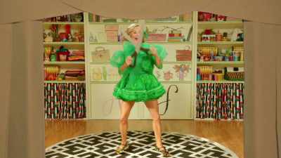 ♪ Beads and things
and glitter and strings ♪ - At Home with Amy Sedaris