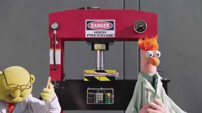 -(BEAKER SIGHS)
-(LINE RINGING) - Muppets Now