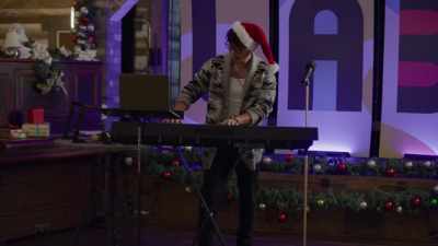 [beat drops] - Friends & Family Christmas