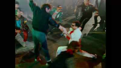 ♪ Beat it... ♪ - Thriller 40
