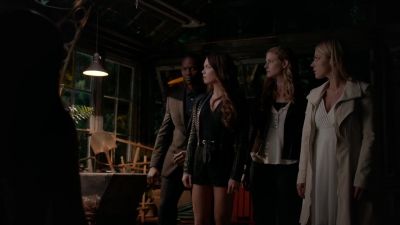 Beau, give me your hand. - The Vampire Diaries