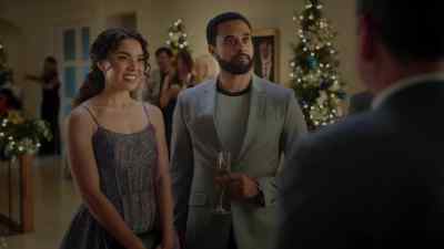 Beau, - Unwrapping Christmas: Mia's Prince