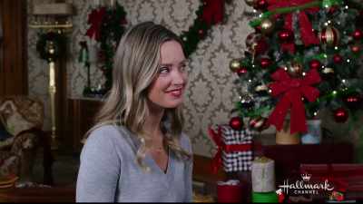 Beautiful flowers
for a beautiful lady. - Christmas at the Palace