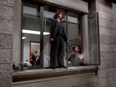 - Bebe, please.
- Get away from me! - Frasier