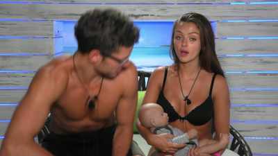 Because we both love
the name Noah and we both
love The Notebook. - Love Island