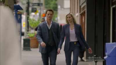 Because after David
had a fatal heart attack, - Gourmet Detective: Eat, Drink and Be Buried