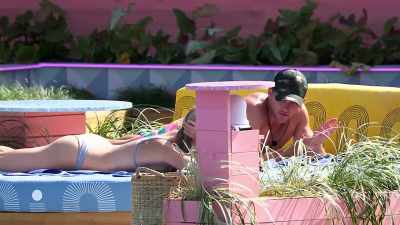 BECAUSE EVERYONE IS COUPLED UP
IS HAPPY. - Love Island