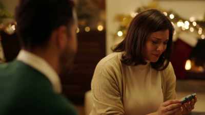 - Because they mate for life?
- Mm-hmm. - Mom's Christmas Boyfriend