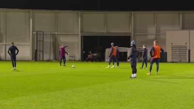 Because the wingers
start coming inside a little bit. - All or Nothing: Manchester City