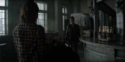 Because you think that
if Gotham sees us as a family - Batwoman