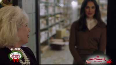 Because you'll be working
together this Christmas. - Christmas at the Plaza