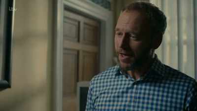- Because you're not telling me everything.
- Because there's nothing to tell. - Innocent