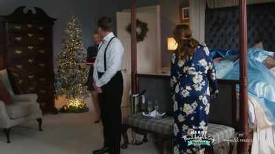 Become Pere Noel,
work for the city. - A Royal Corgi Christmas