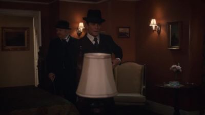 Bed hasn't been slept in. - Murdoch Mysteries