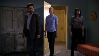 Bed's got prison corners. - Criminal Minds