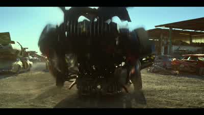 Bee, let's move! - Transformers: The Last Knight