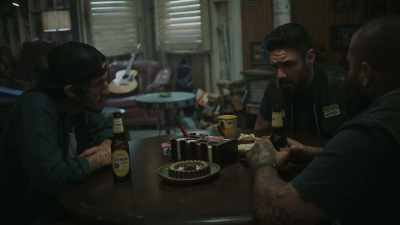 Been calling the sat
phone. No one's picking up. - Mayans M.C.