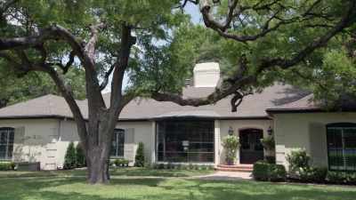 Before they could
move in, though, - Fixer Upper: Behind the Design