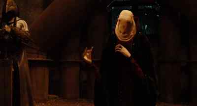 Before entering
the council chamber - Hellboy II: The Golden Army