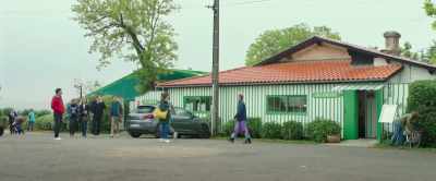 - Before heading back, I need a walk.
- And get back how? - Little White Lies 2