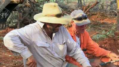 Before he leaves,
Stoney has a surprise for Aaron. - Outback Opal Hunters