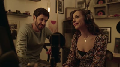 Behalve als je getrouwd bent.
Dat verandert de zaak. - Love's Playlist