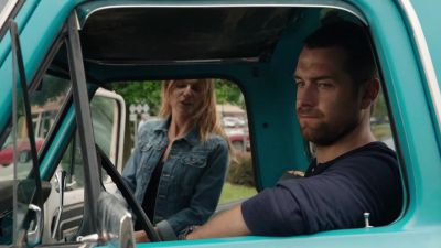 - Behind.
- I know. - Banshee
