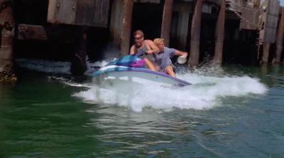 BEHIND US, BEHIND US! - Baywatch