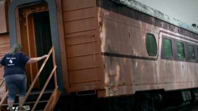 - Behind us we have two passenger cars - Loco Ghosts