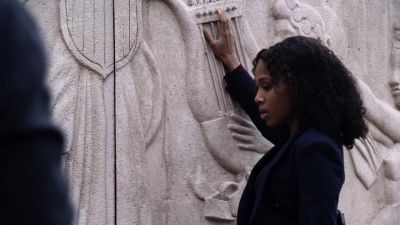 (bell chimes) - Sleepy Hollow