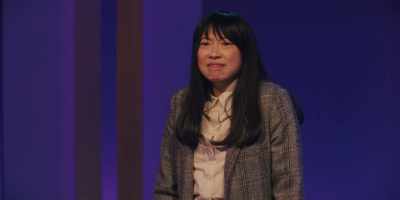 [bell dinging, chiming] - Quiz Lady