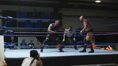(Bell dinging) - The Wrestlers