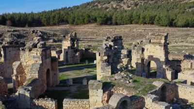 [Bell] It exudes
a mysterious charm. - Mysteries of the Abandoned