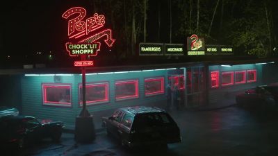 [bell jingles] - Riverdale